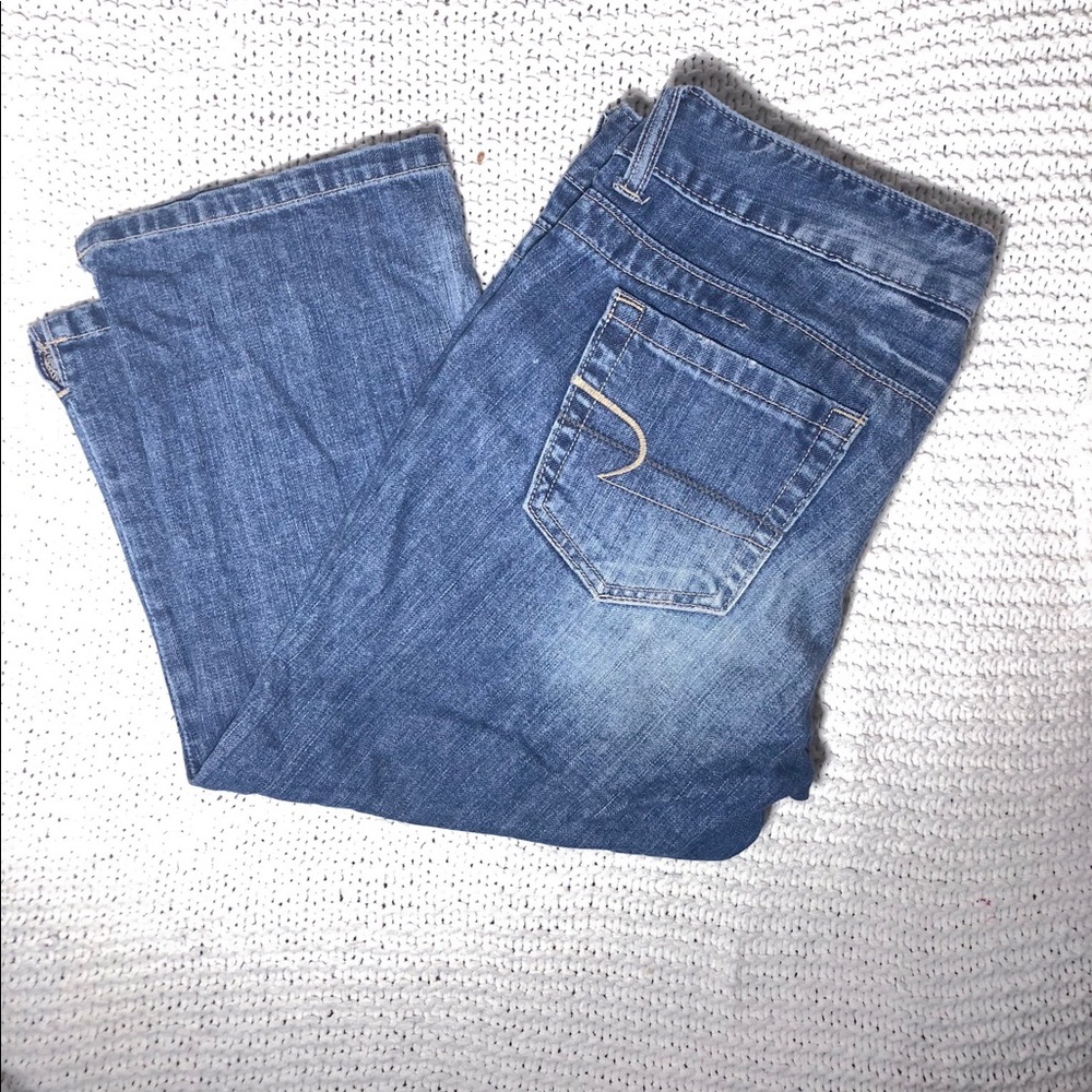 Slightly distressed light wash Capri jean